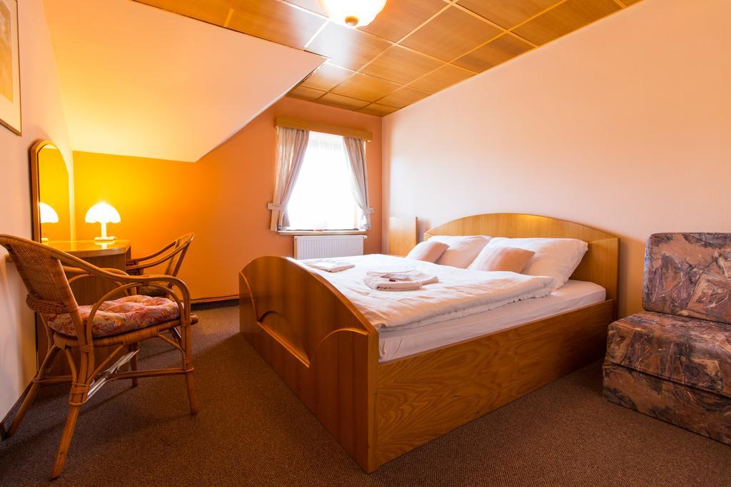 Orlik Rejviz Hotel Екстериор снимка