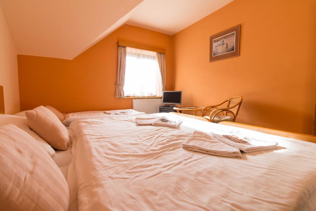 Orlik Rejviz Hotel Екстериор снимка