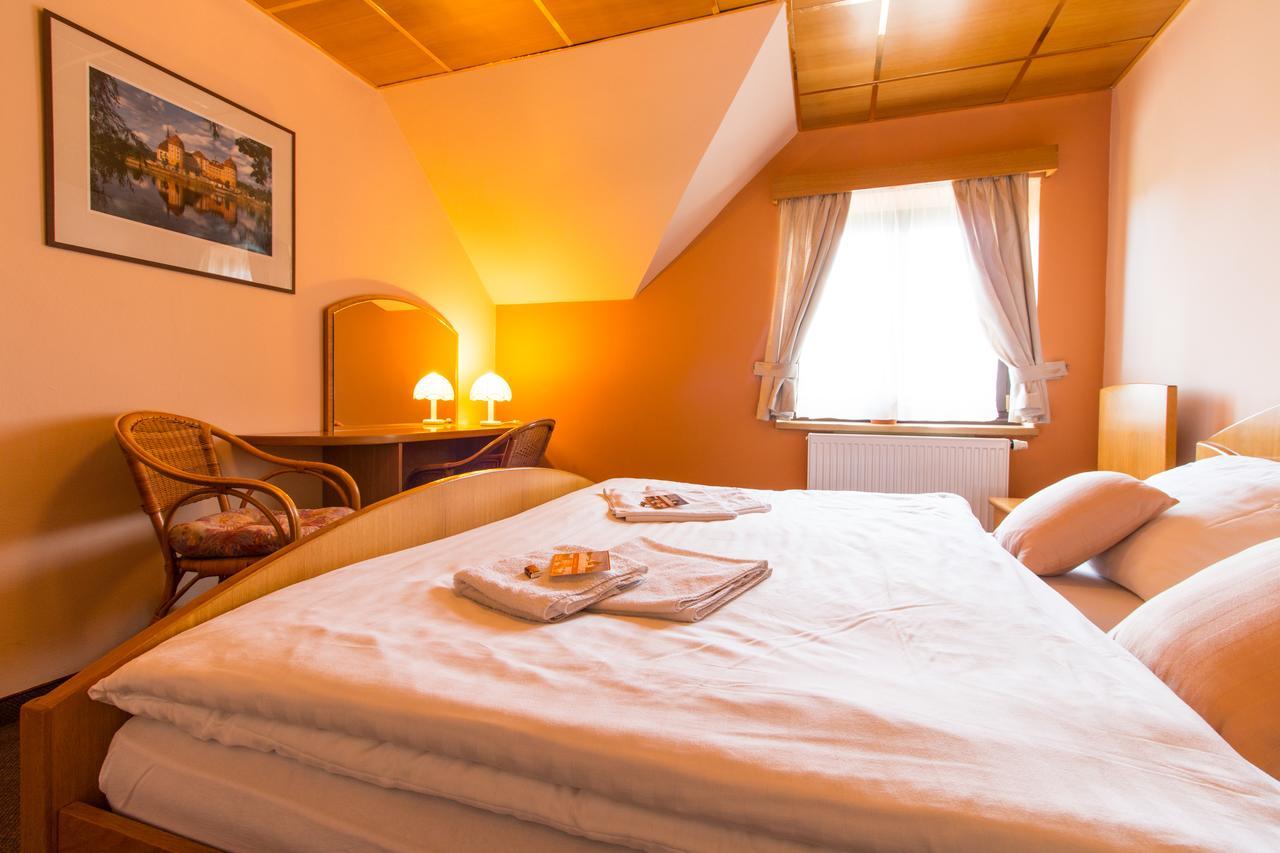 Orlik Rejviz Hotel Екстериор снимка