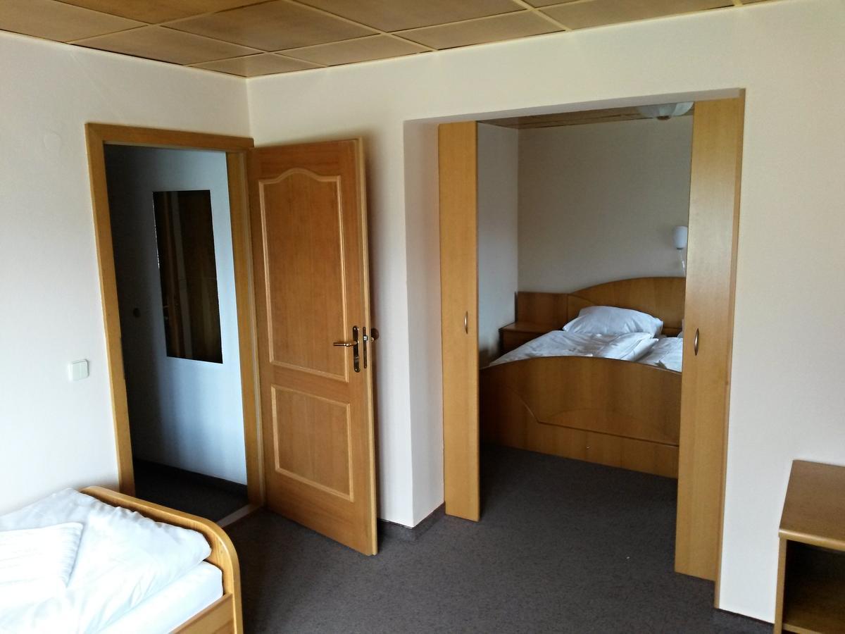 Orlik Rejviz Hotel Екстериор снимка