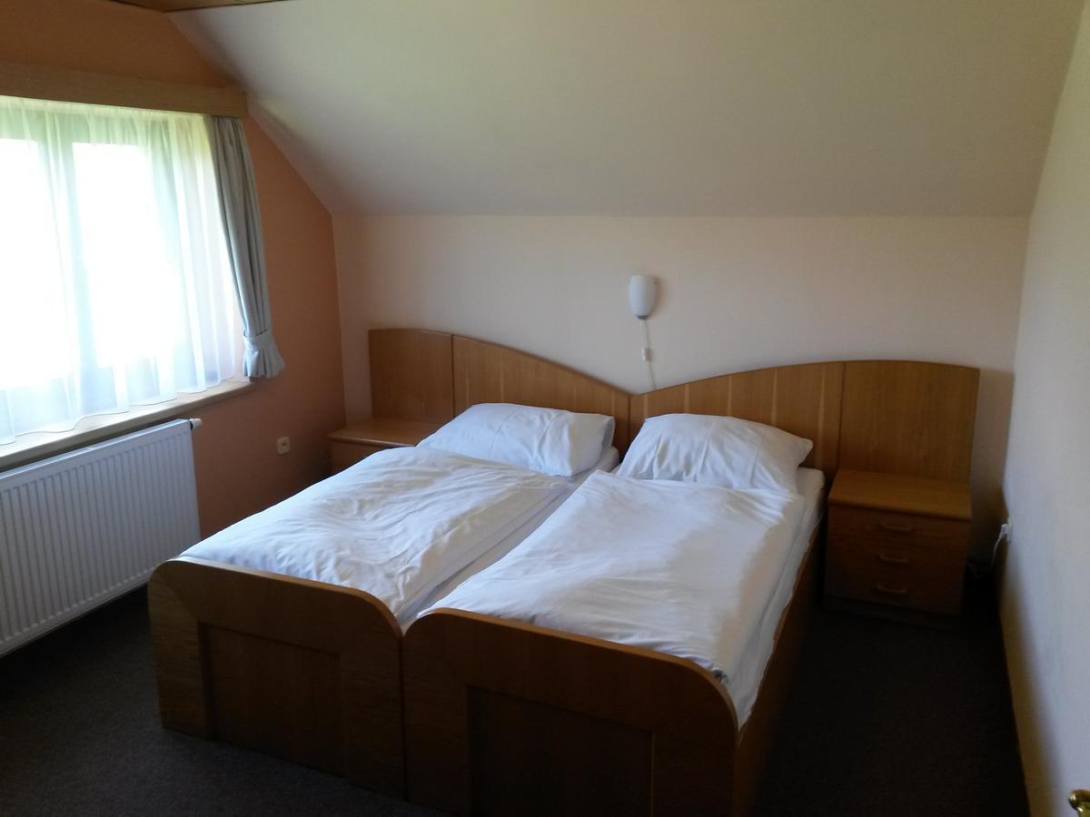 Orlik Rejviz Hotel Екстериор снимка